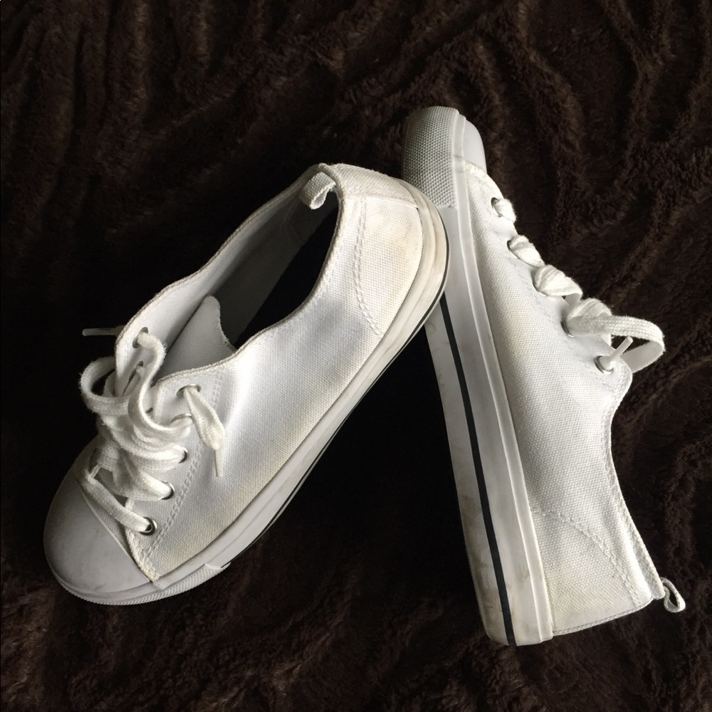 Canvas shoes